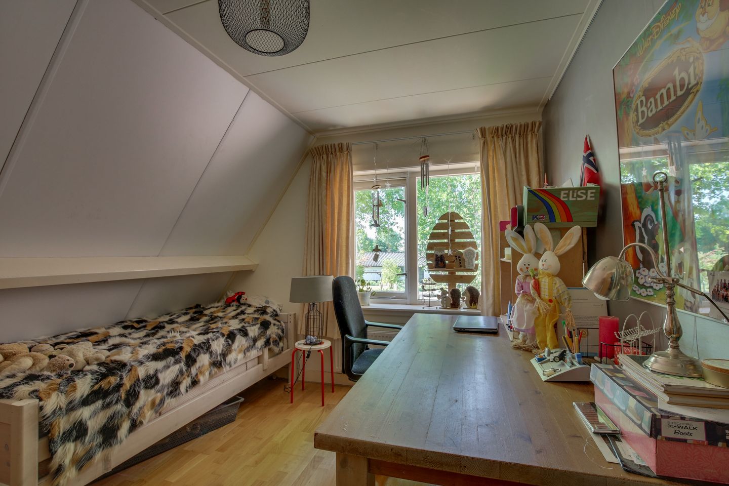 Charming detached 1930s home on spacious 945 m² plot with countryside views — 21