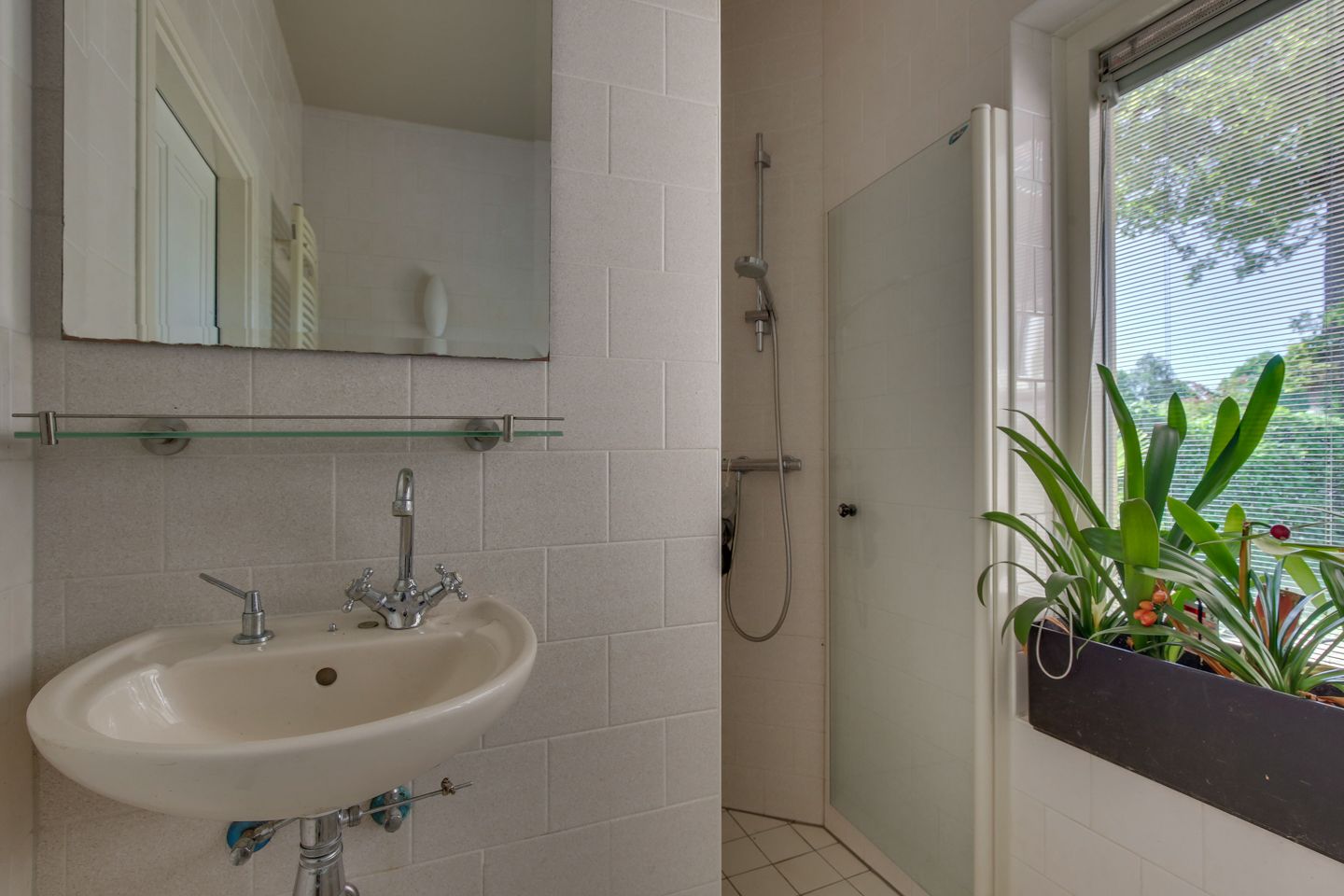 Charming detached 1930s home on spacious 945 m² plot with countryside views — 15