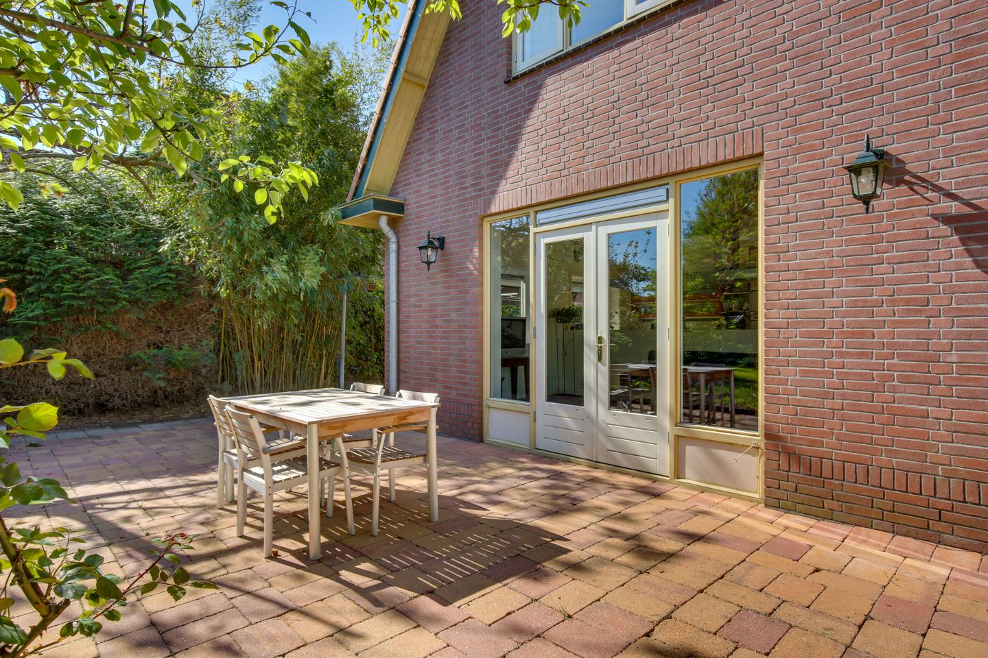 Charming detached 1930s home on spacious 945 m² plot with countryside views — 24