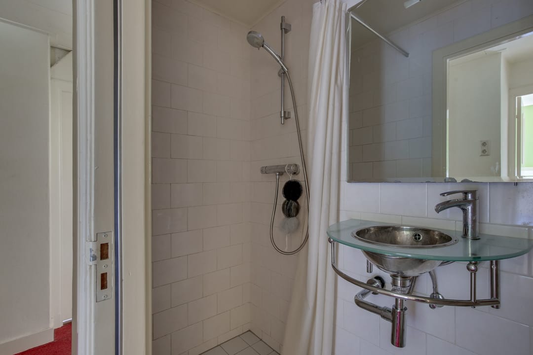 Charming detached 1930s home on spacious 945 m² plot with countryside views — 22