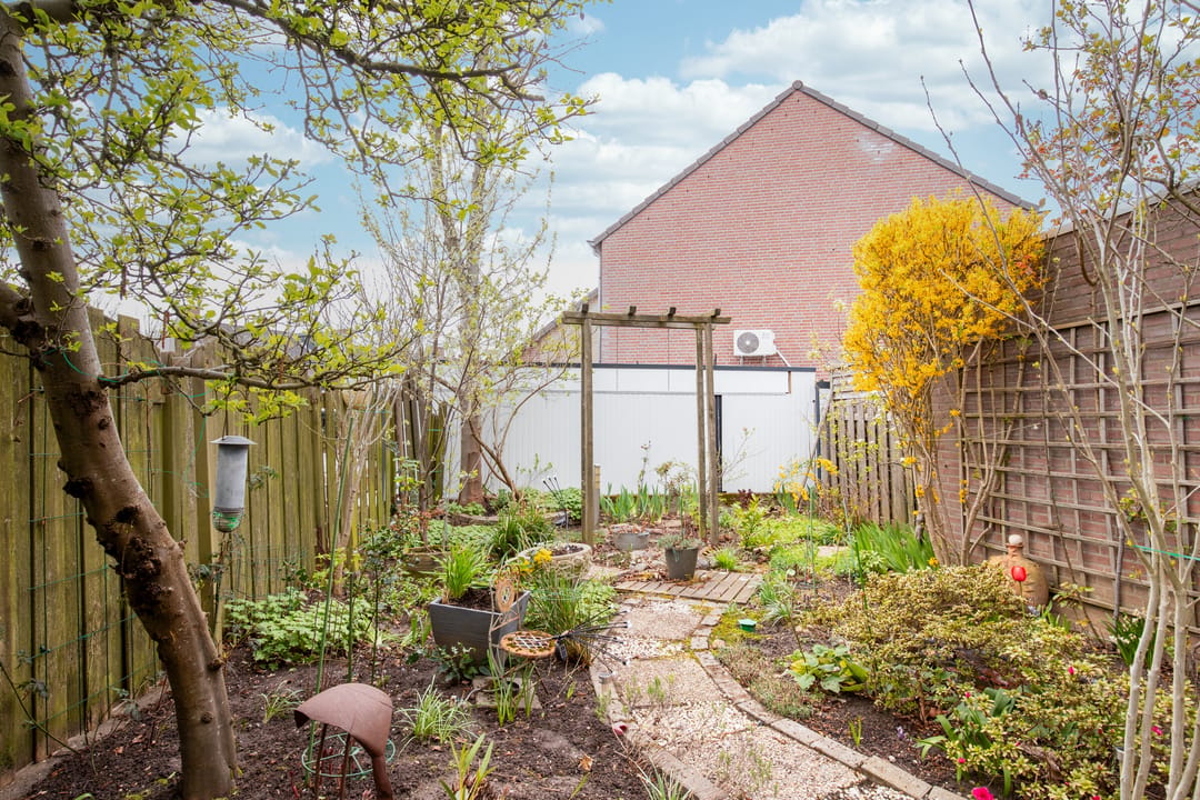 Corner house with 3 bedrooms, parking and energy label B in Heerlen — 16