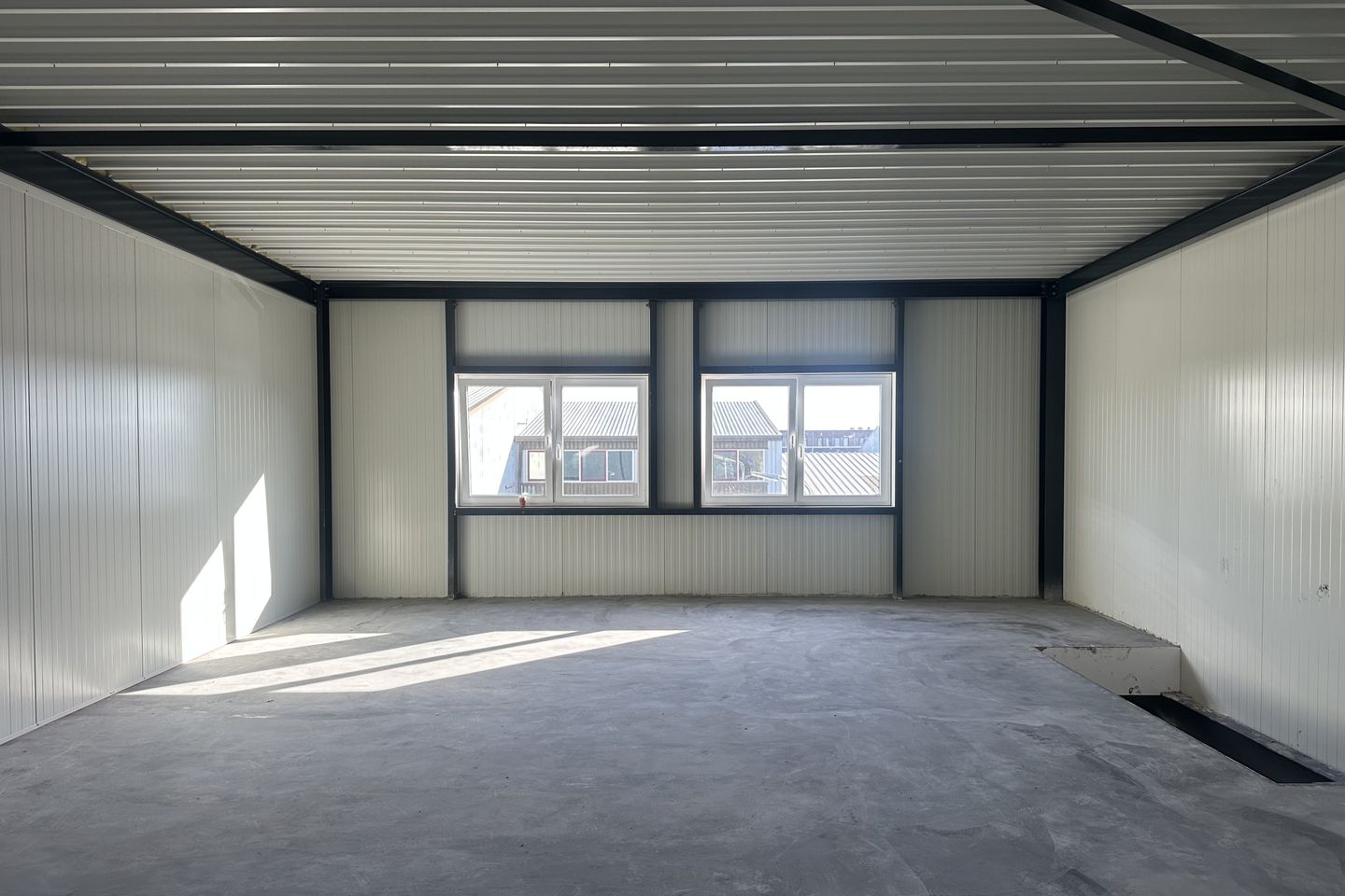 View photo 3 of Overspoor 15