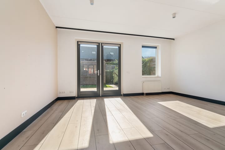 Photo 2 of Caligastraat 45