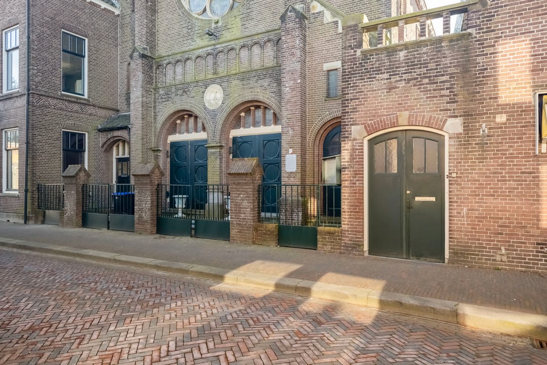 Photo 2 of Wezenstraat 68