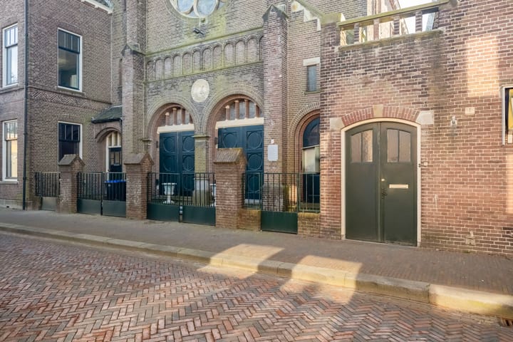 Photo 2 of Wezenstraat 68