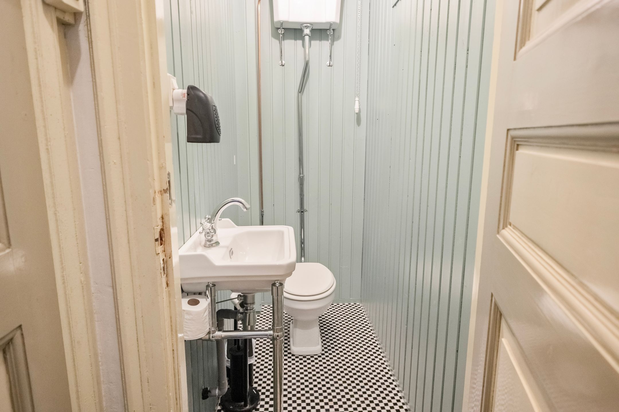Photo 21 of Wezenstraat 68