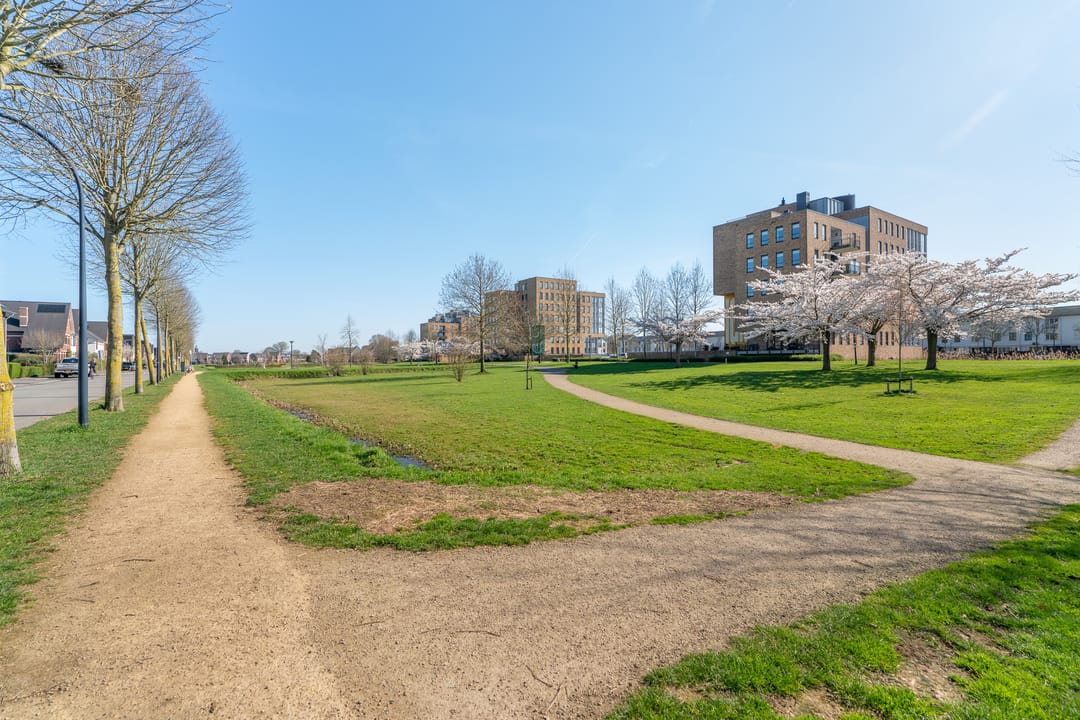 Photo 32 of Caligastraat 45