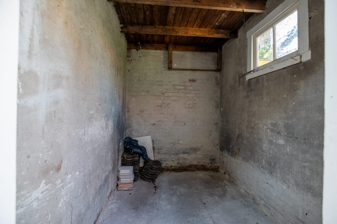 Spacious Terraced House with Renovation Potential in Hilversum's Astronomische Buurt — 17