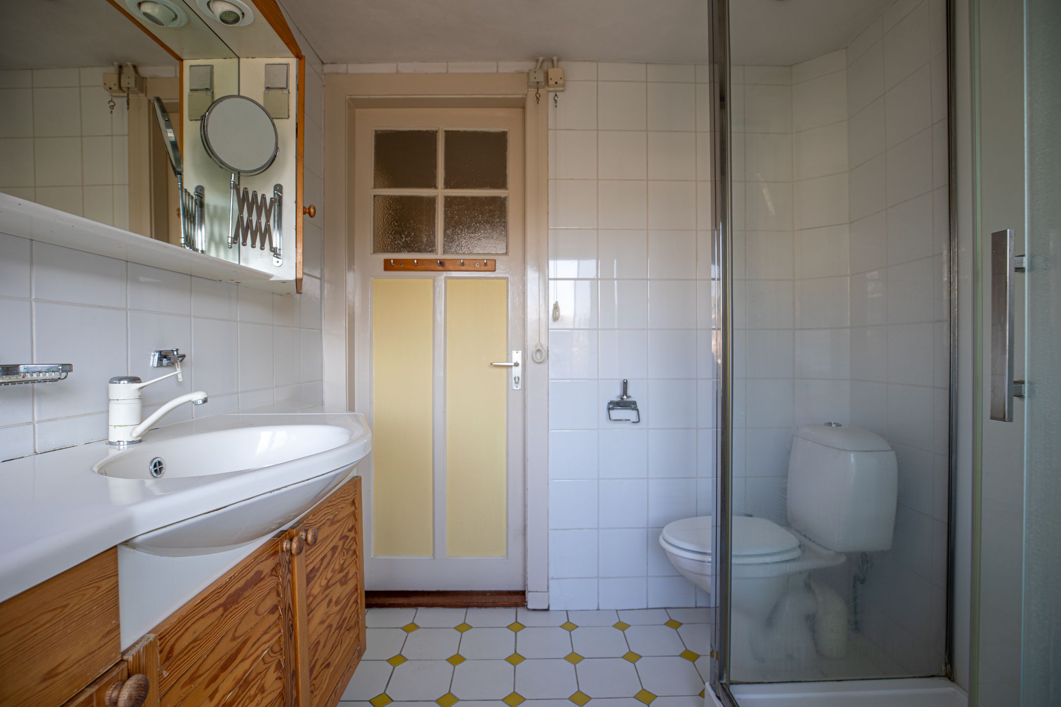 Spacious Terraced House with Renovation Potential in Hilversum's Astronomische Buurt — 12