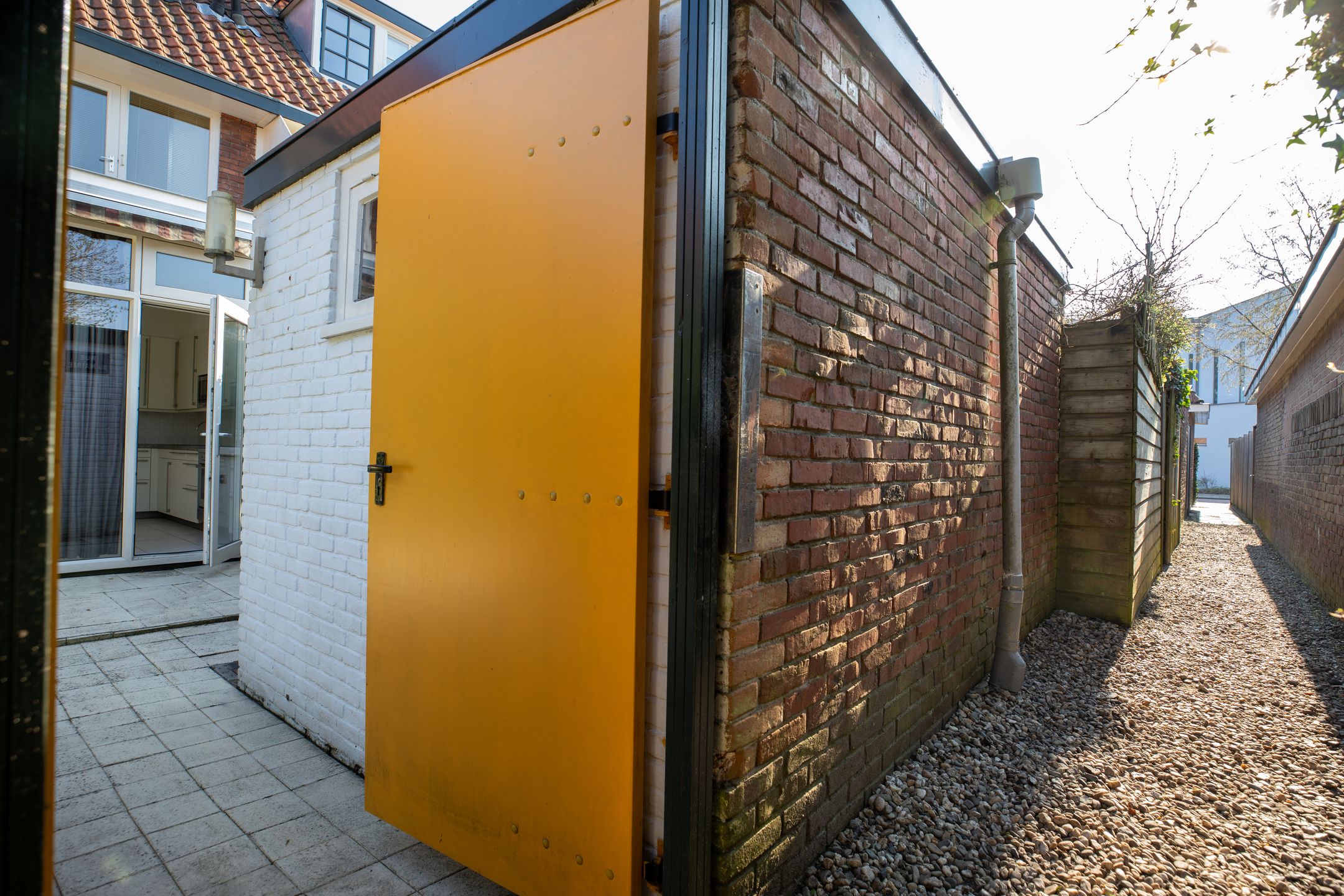 Spacious Terraced House with Renovation Potential in Hilversum's Astronomische Buurt — 18
