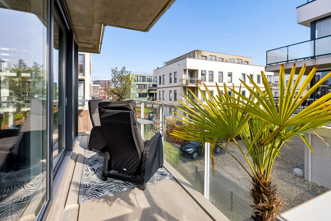 Modern 4-Room Apartment with Private Parking in Almere Poort — 17