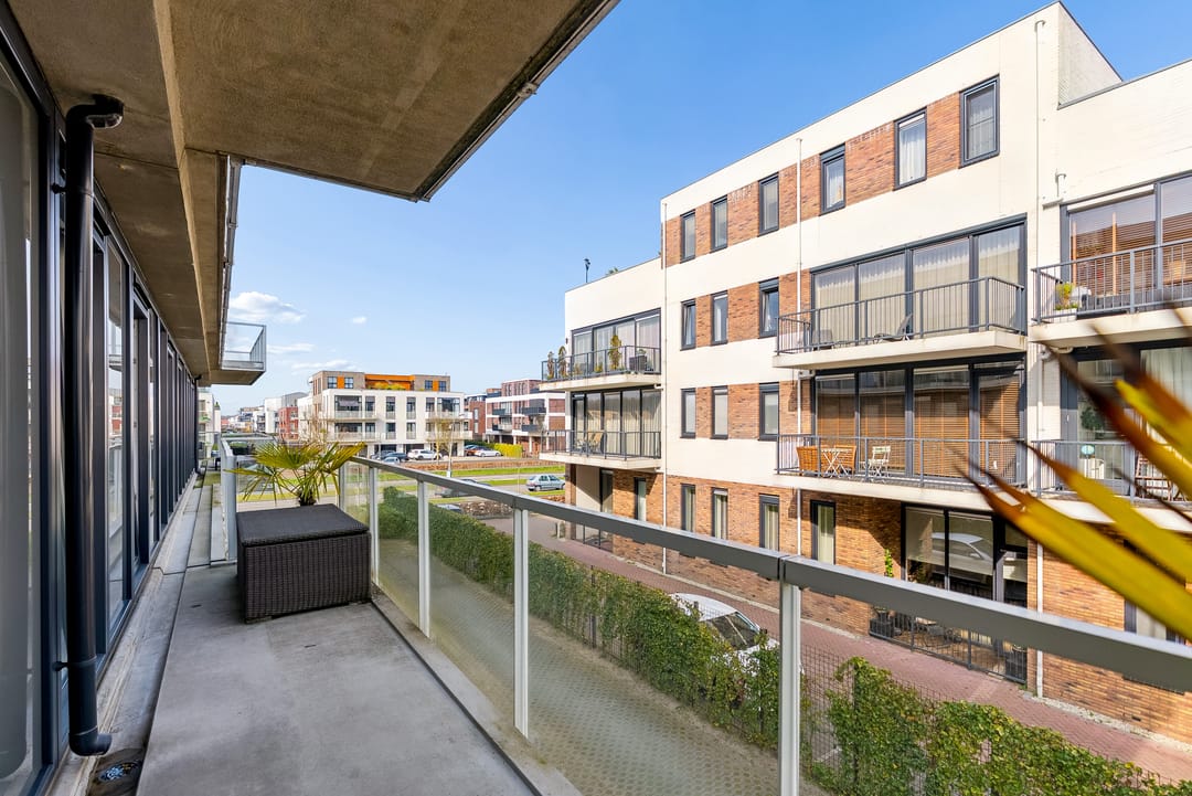 Modern 4-Room Apartment with Private Parking in Almere Poort — 13