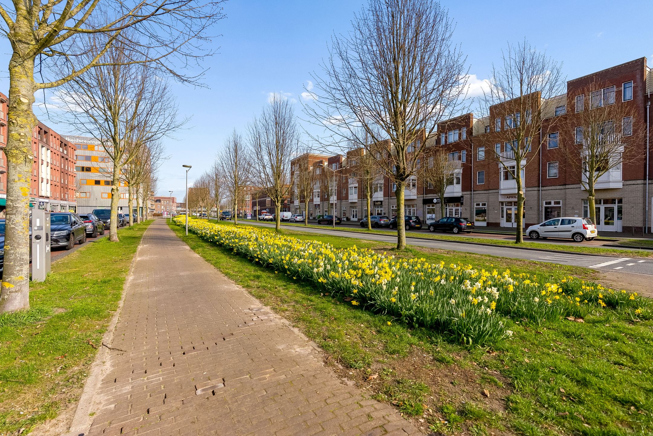Modern 4-Room Apartment with Private Parking in Almere Poort — 40