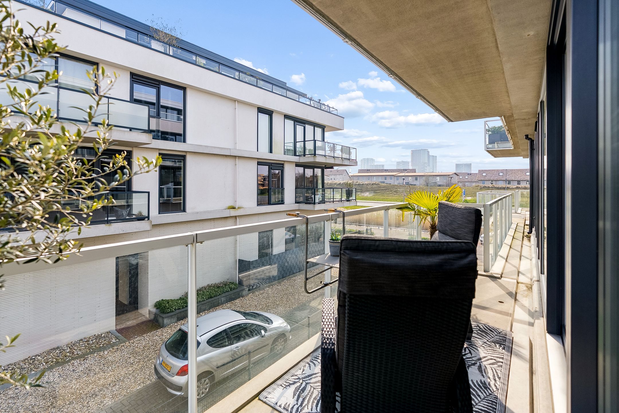 Modern 4-Room Apartment with Private Parking in Almere Poort — 15