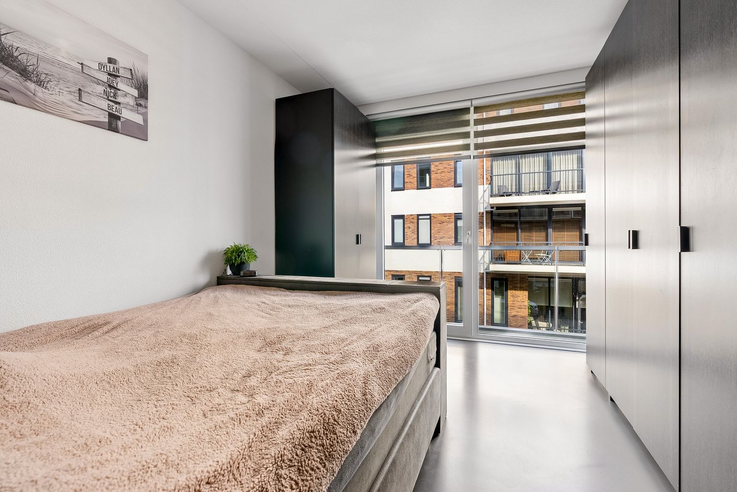 Modern 4-Room Apartment with Private Parking in Almere Poort — 24