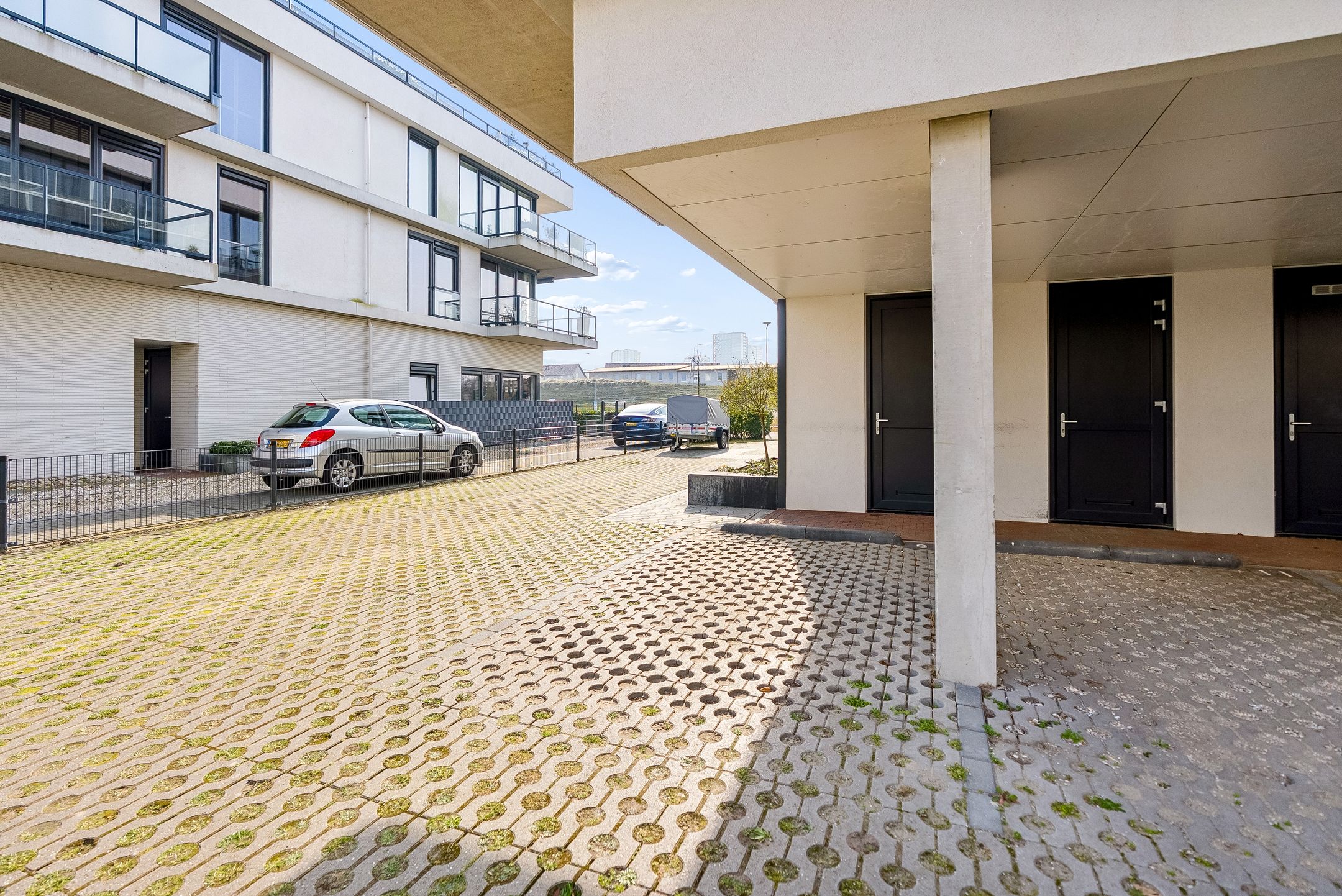 Modern 4-Room Apartment with Private Parking in Almere Poort — 34