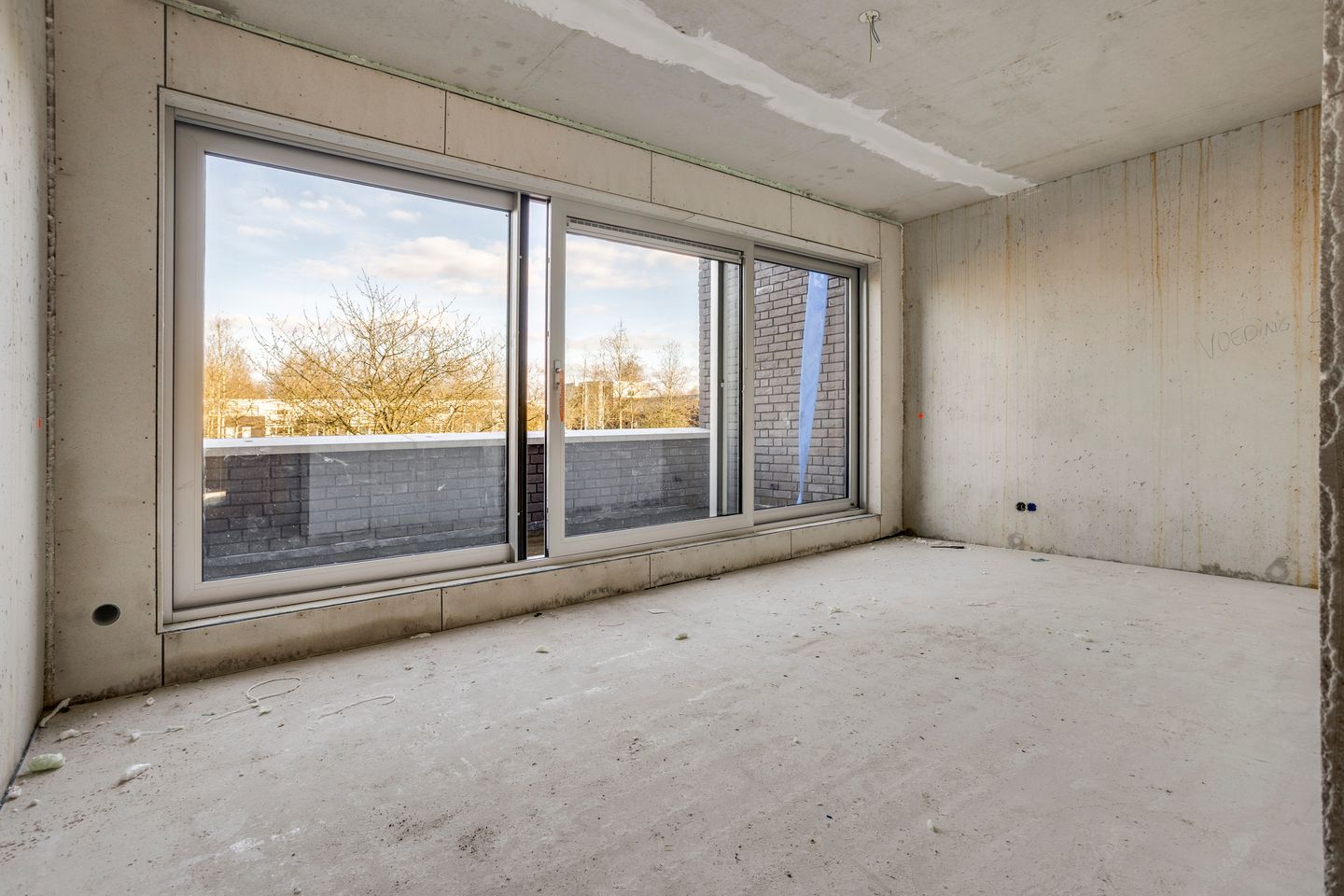 Spacious new-build home with 5 bedrooms and 2 bathrooms in green surroundings — 18