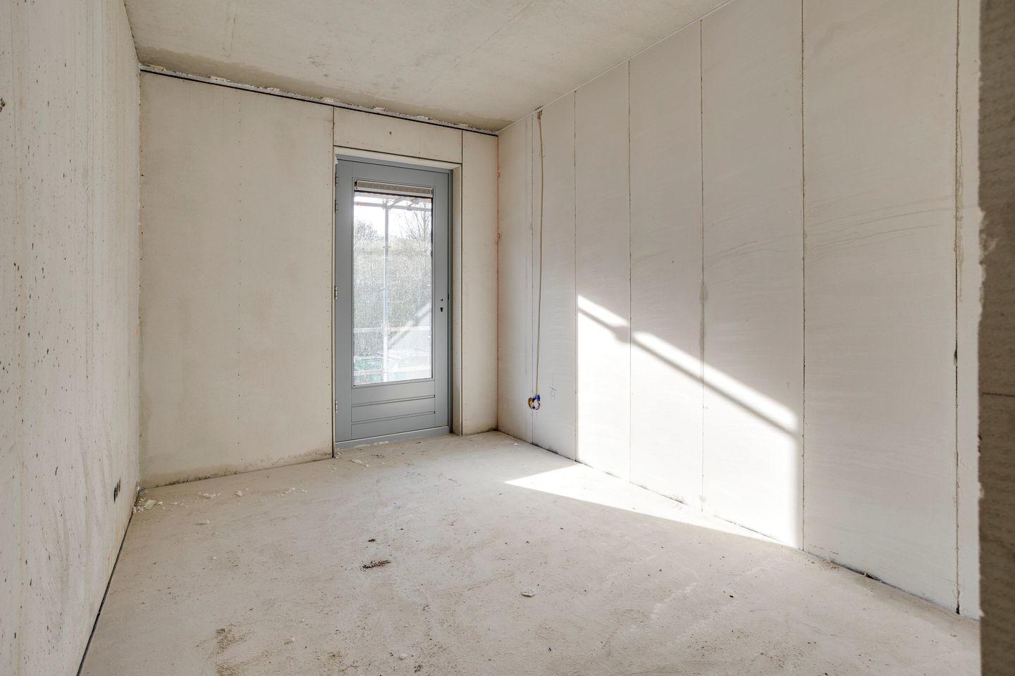 Spacious new-build home with 5 bedrooms and 2 bathrooms in green surroundings — 26