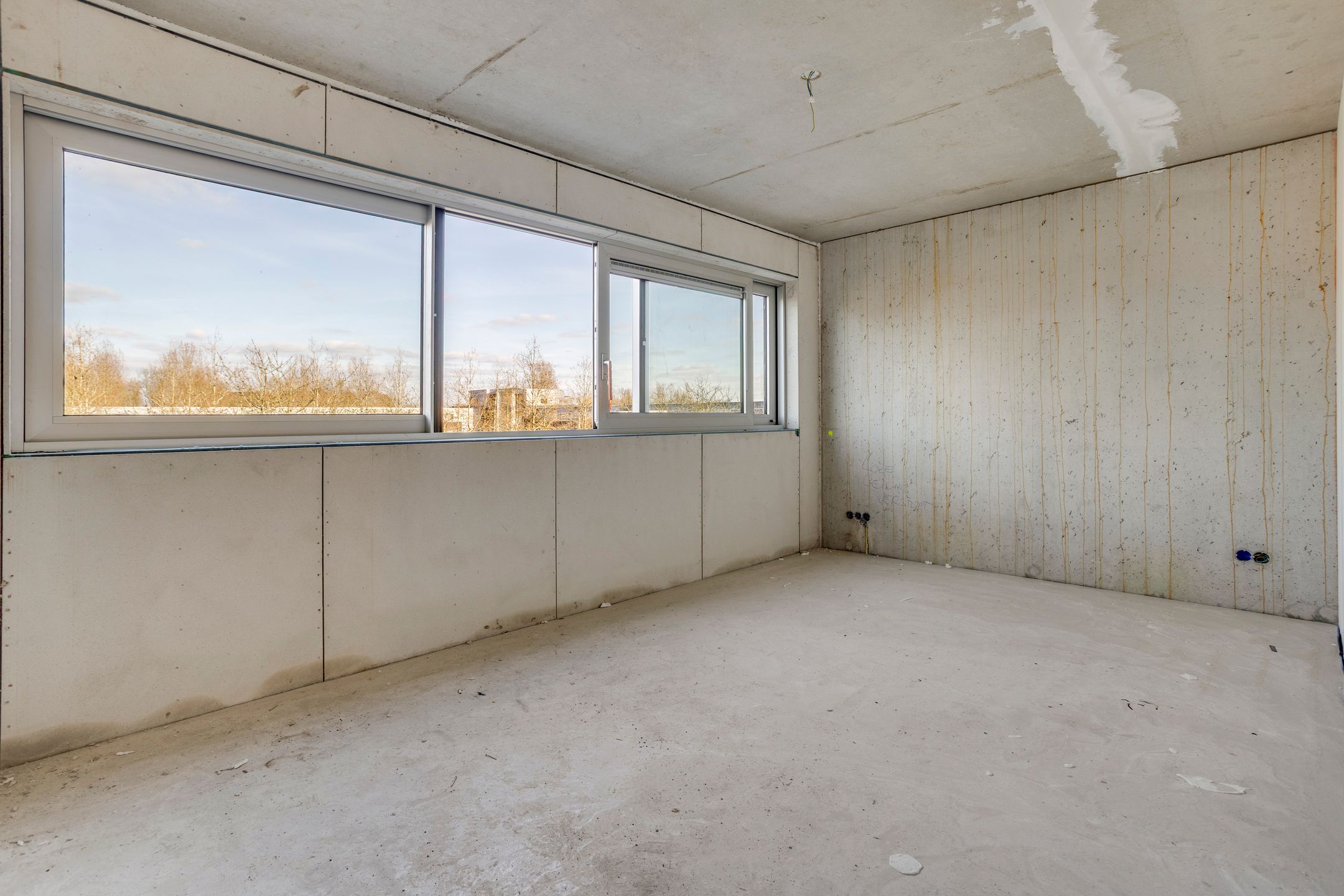Spacious new-build home with 5 bedrooms and 2 bathrooms in green surroundings — 28