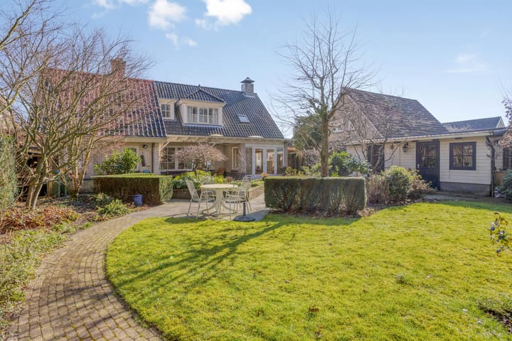 Photo 2 of Veenmos 8