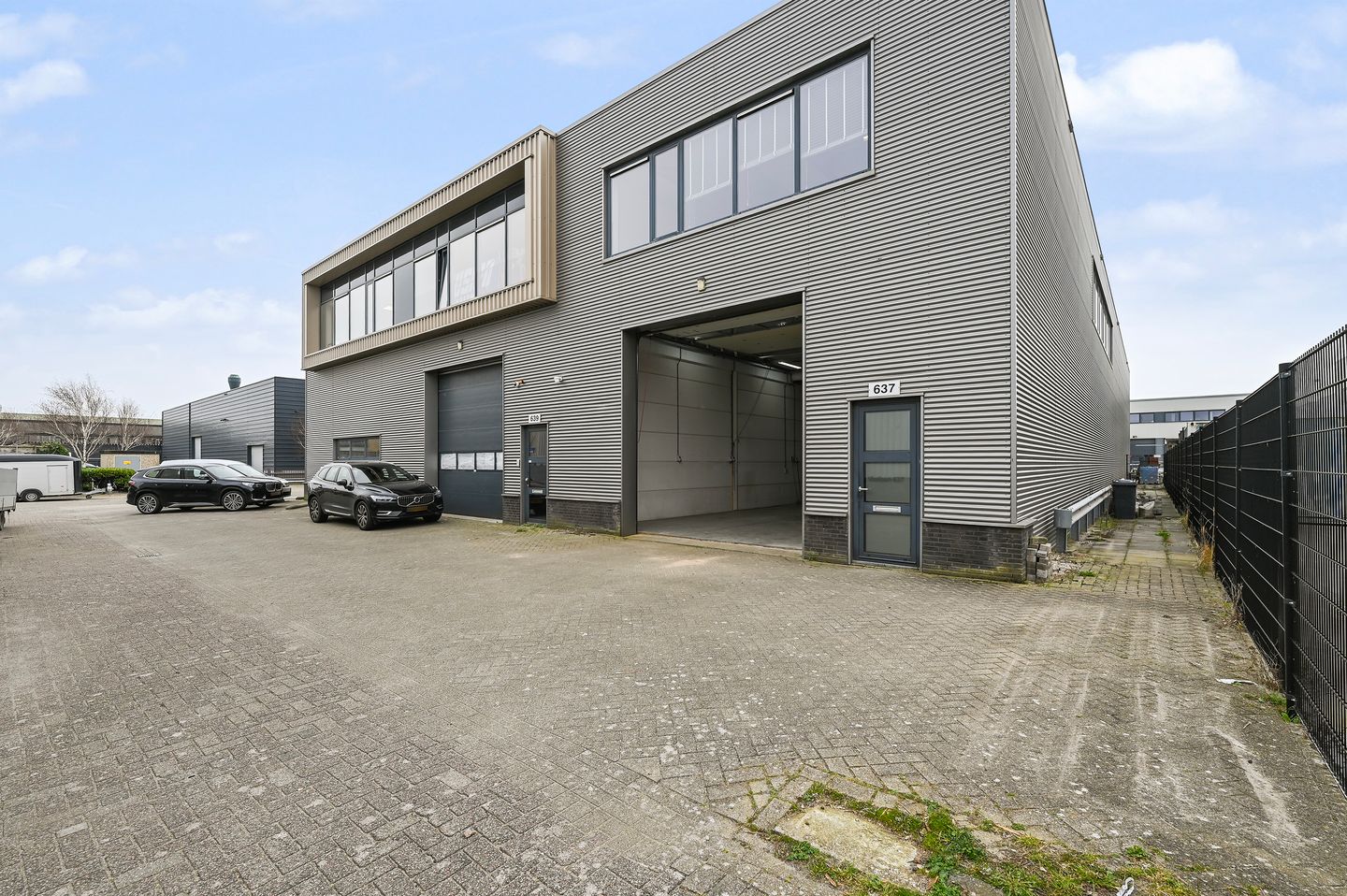 View photo 2 of Vlotlaan 637