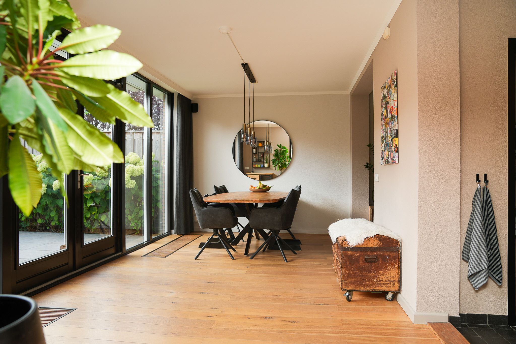 Modernized Semi-Detached Family Home with South-Facing Garden and Solar Panels — 16