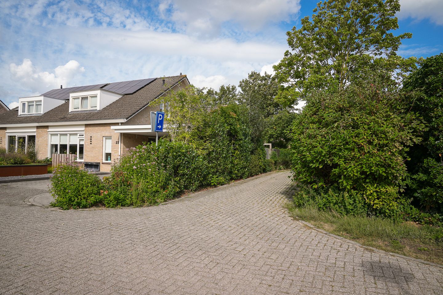 Modernized Semi-Detached Family Home with South-Facing Garden and Solar Panels — 42