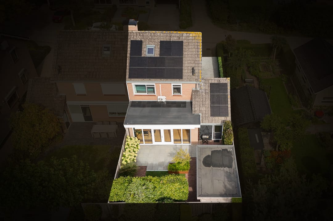 Modernized Semi-Detached Family Home with South-Facing Garden and Solar Panels — 44