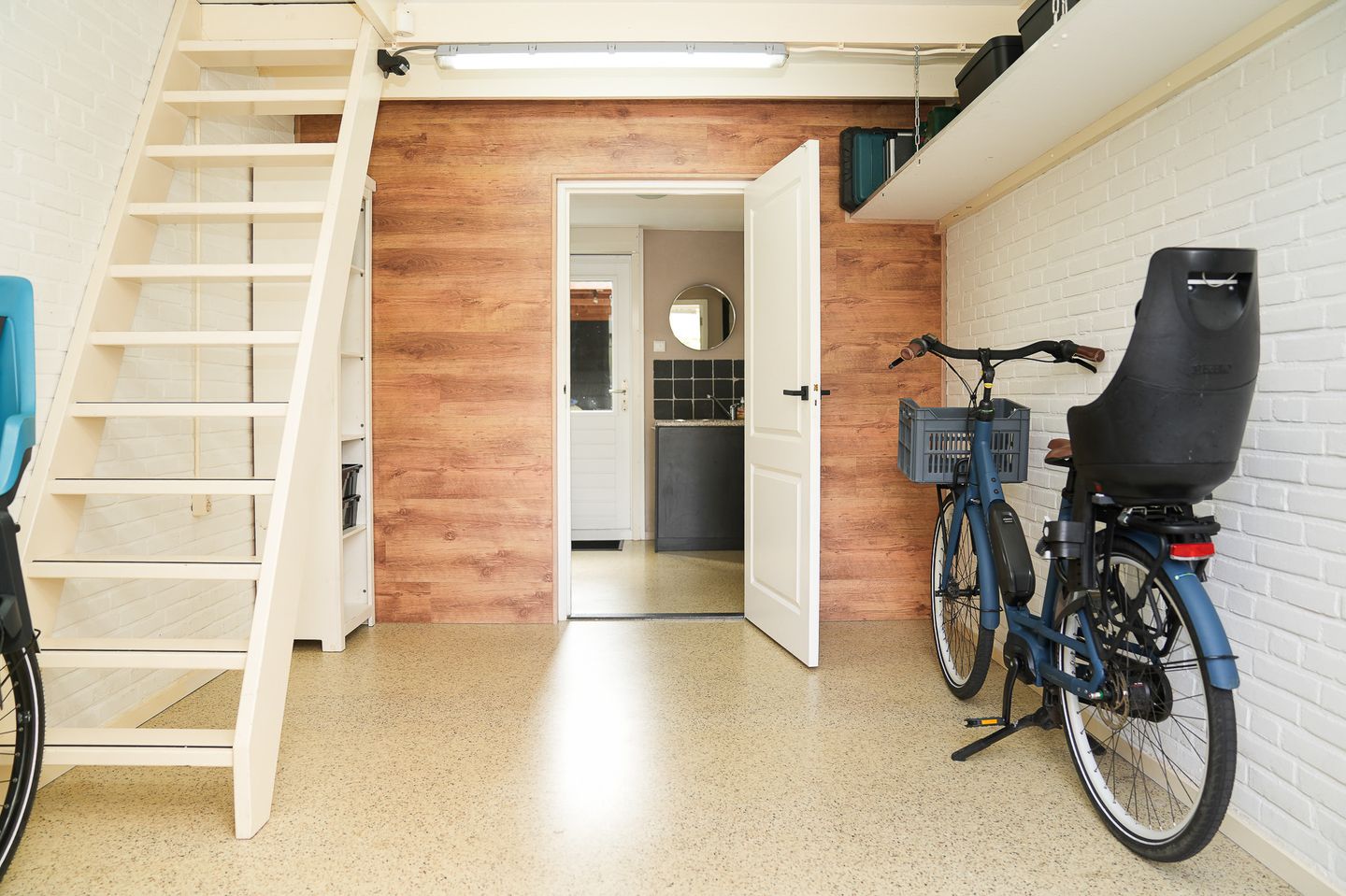 Modernized Semi-Detached Family Home with South-Facing Garden and Solar Panels — 18