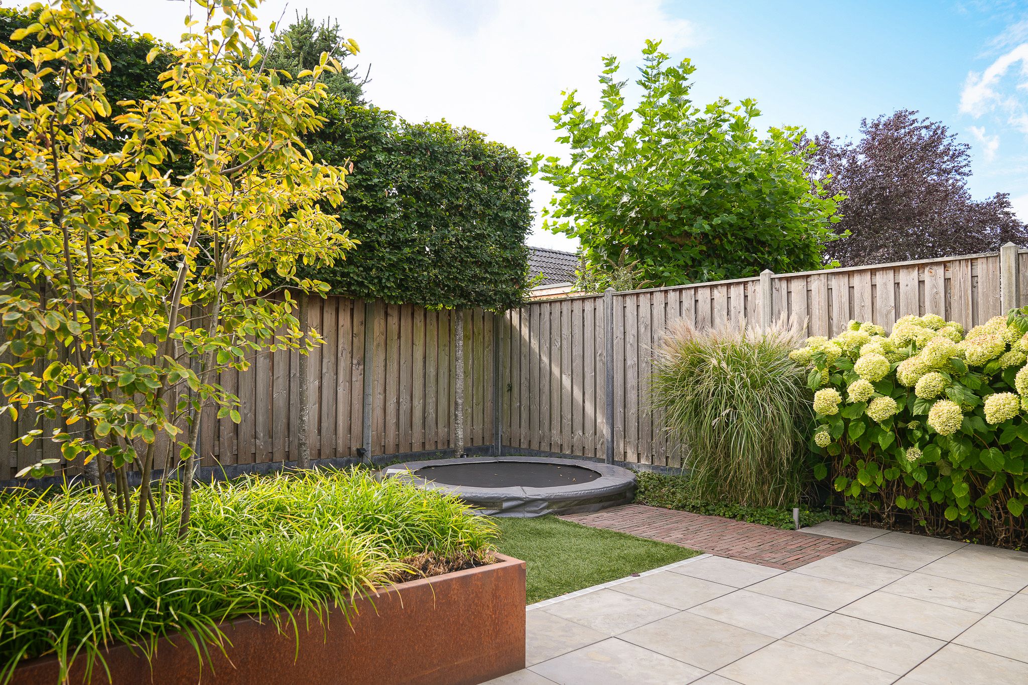Modernized Semi-Detached Family Home with South-Facing Garden and Solar Panels — 34