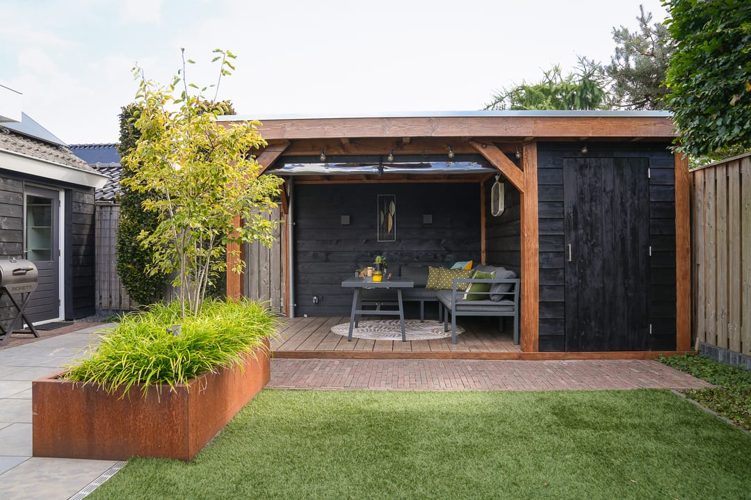 Modernized Semi-Detached Family Home with South-Facing Garden and Solar Panels — 36