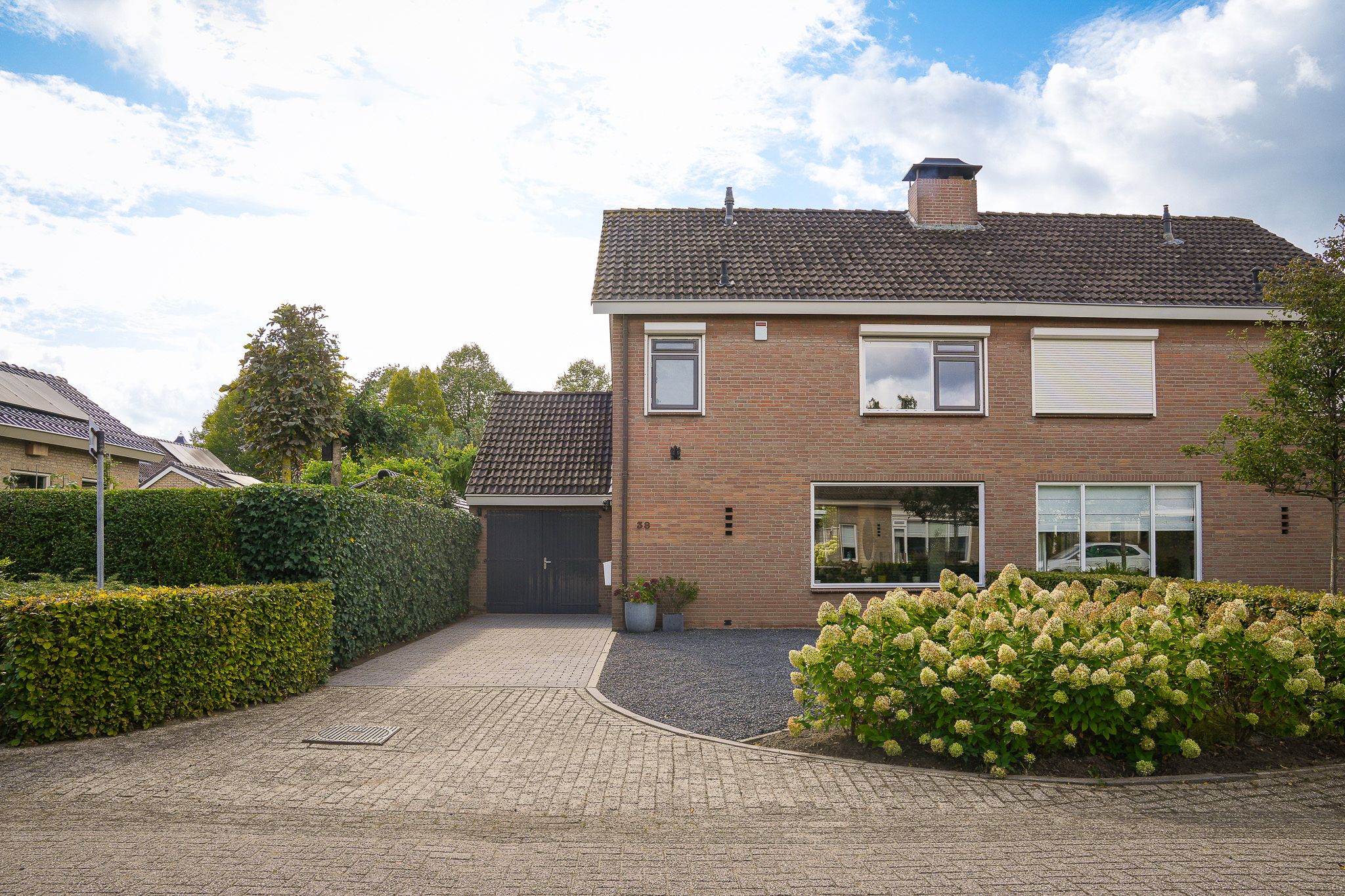 Modernized Semi-Detached Family Home with South-Facing Garden and Solar Panels — 40