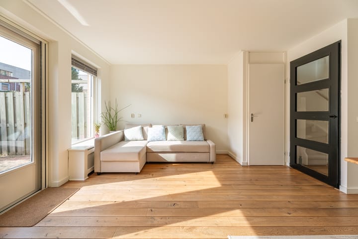 Photo 3 of Abraham van Lindenstraat 28