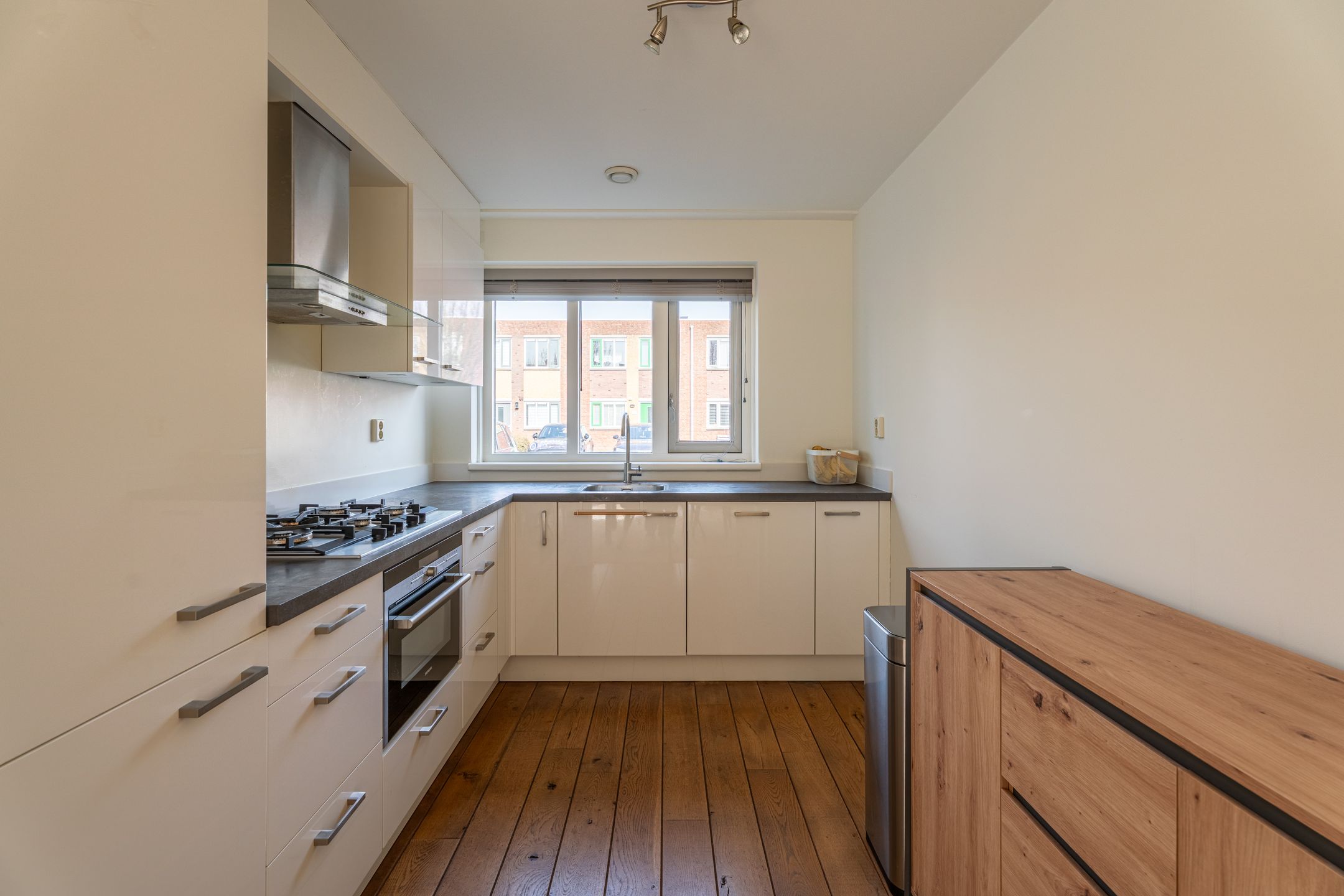 Photo 6 of Abraham van Lindenstraat 28