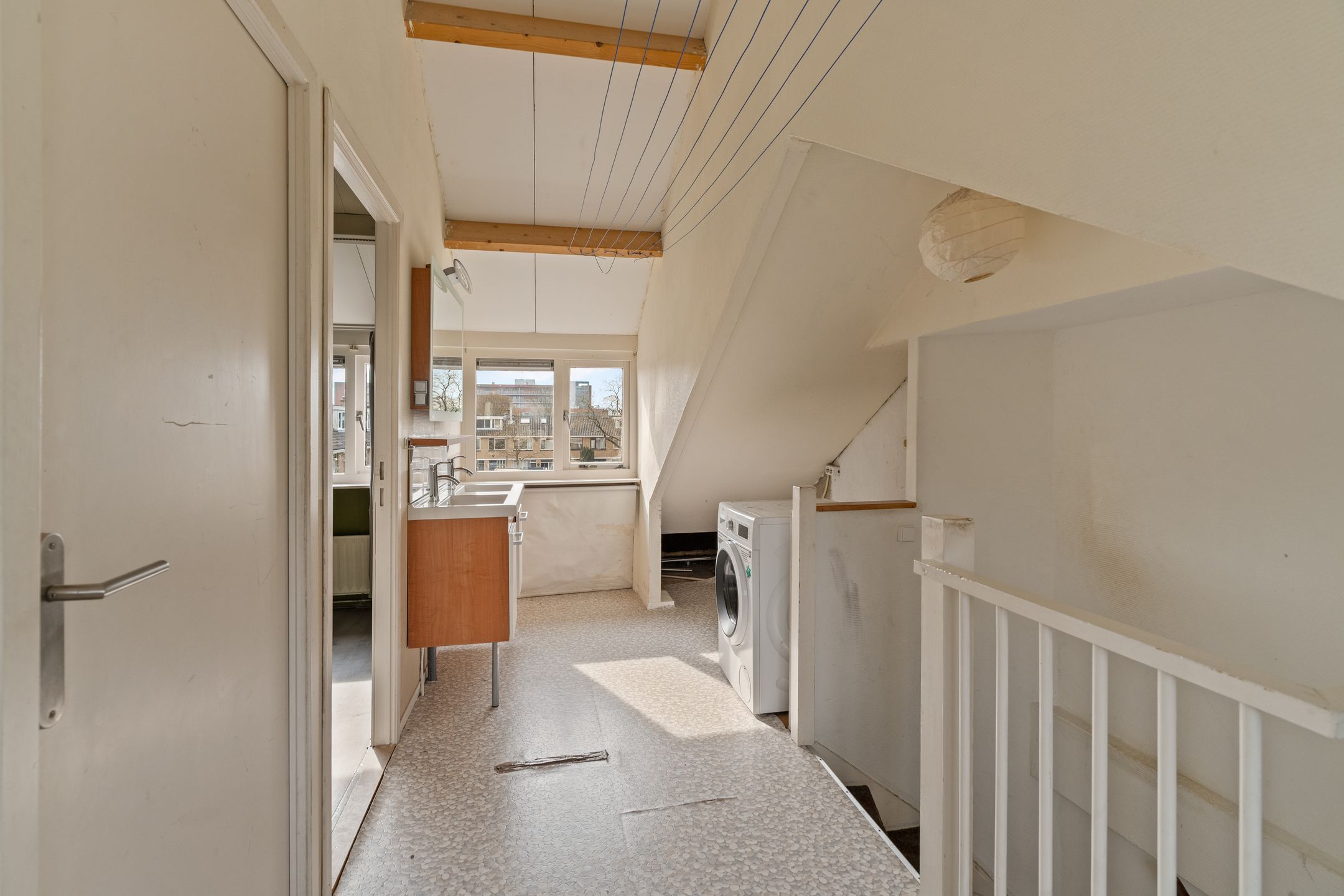 Spacious Family Home with Five Bedrooms in Rotterdam Het Lage Land — 21