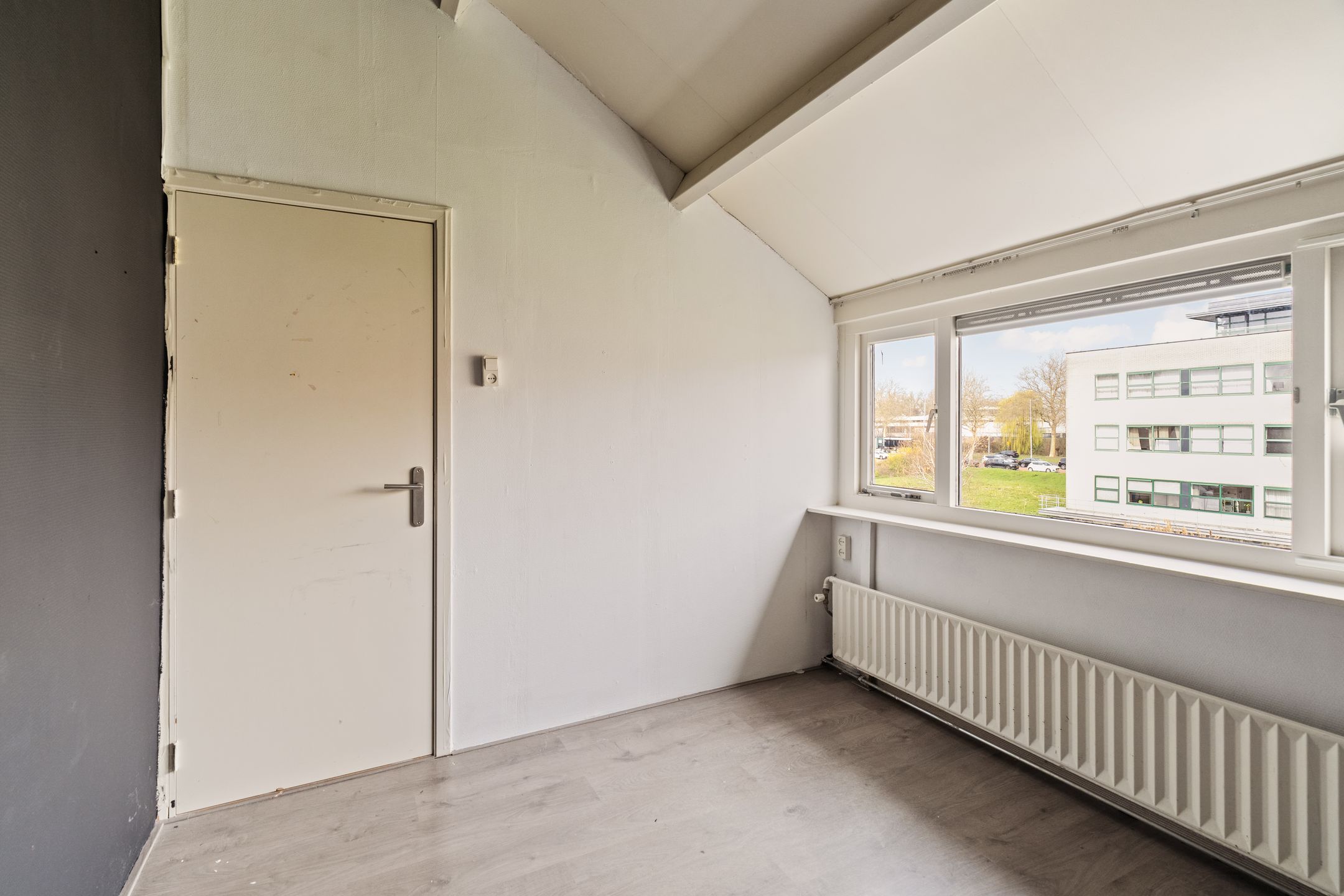 Spacious Family Home with Five Bedrooms in Rotterdam Het Lage Land — 24