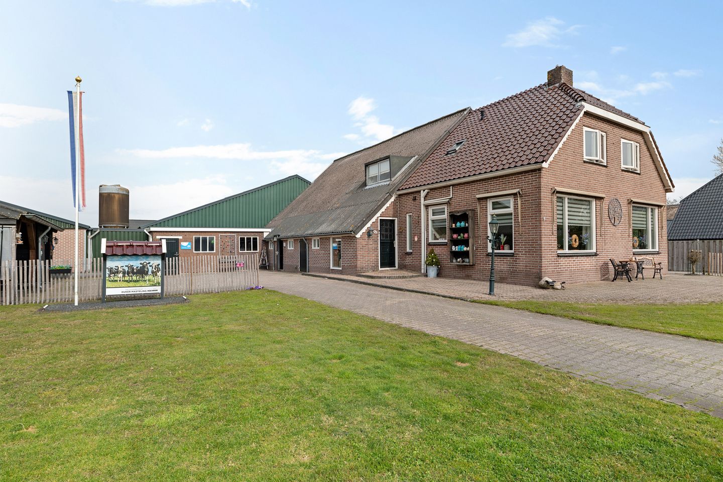 View photo 2 of Nijeveense Bovenboer 9