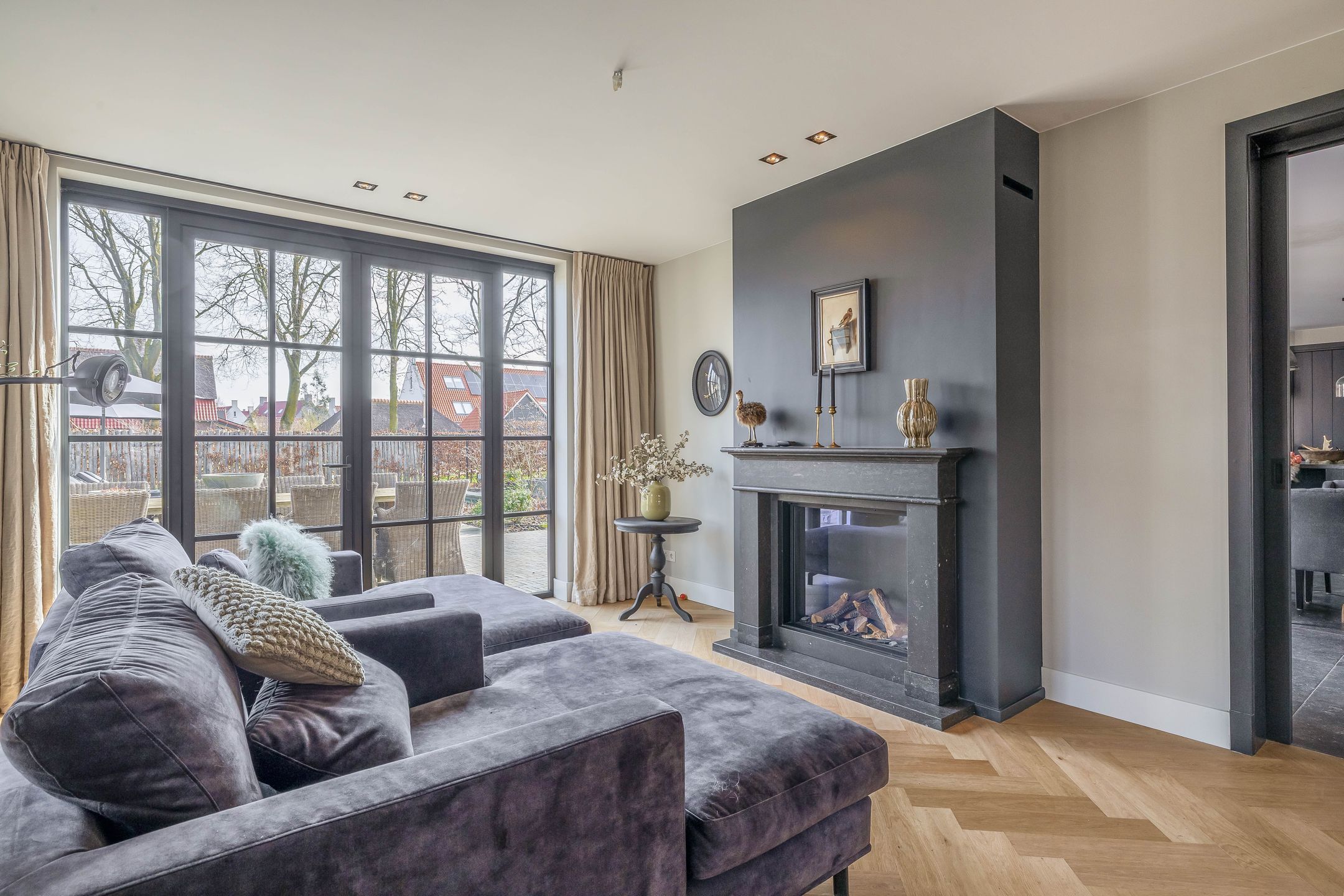 Luxury Villa-Style Farmhouse with Guest Accommodation and Swimming Pond in Helmond — 16