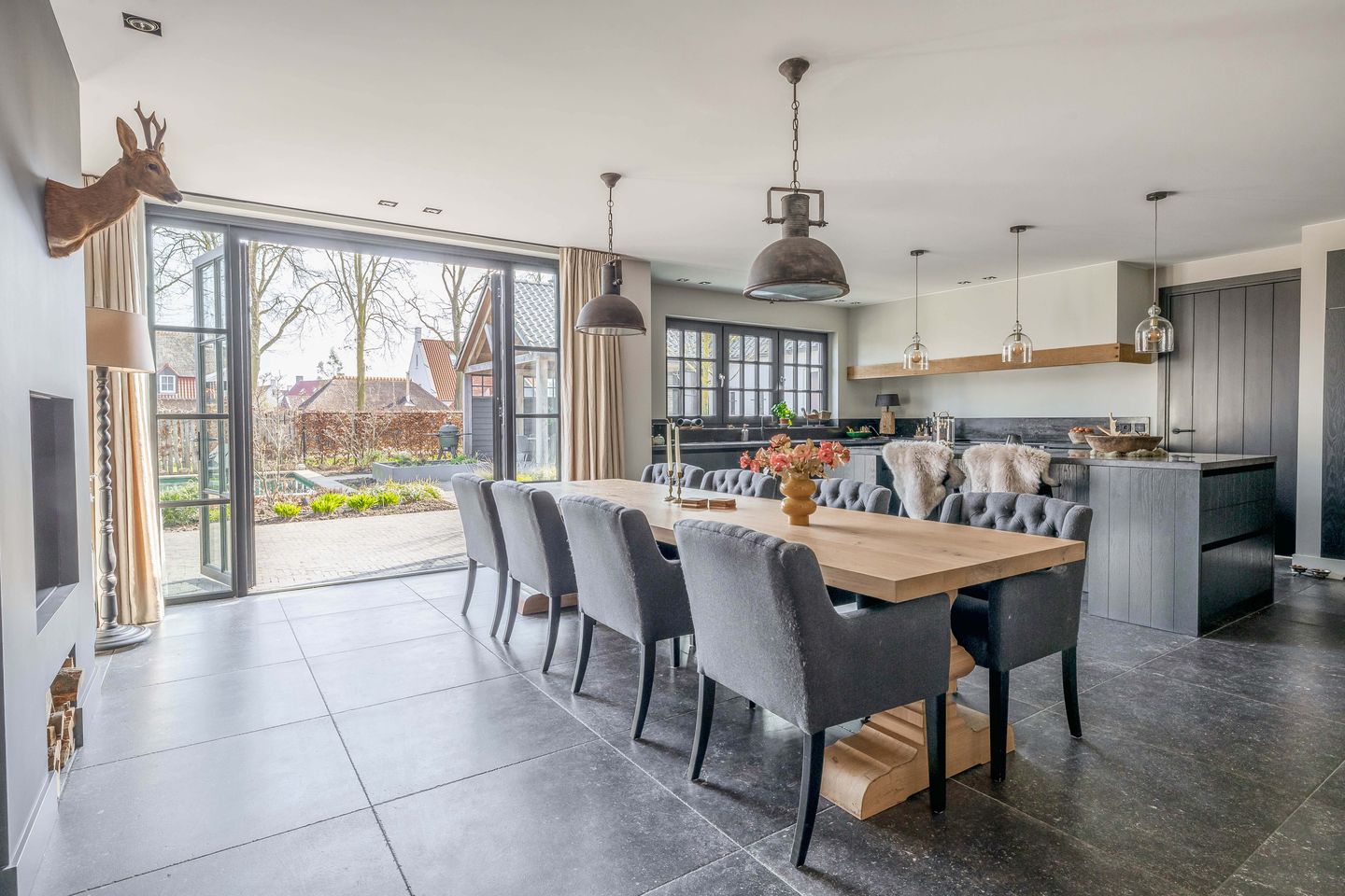 Luxury Villa-Style Farmhouse with Guest Accommodation and Swimming Pond in Helmond — 18