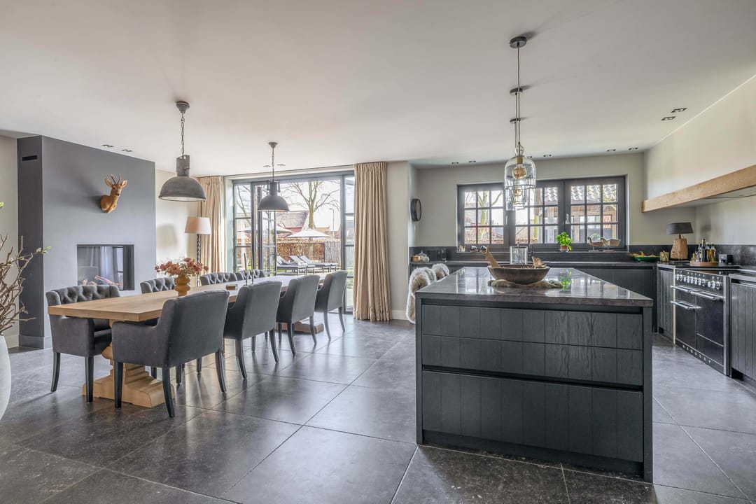 Luxury Villa-Style Farmhouse with Guest Accommodation and Swimming Pond in Helmond — 24