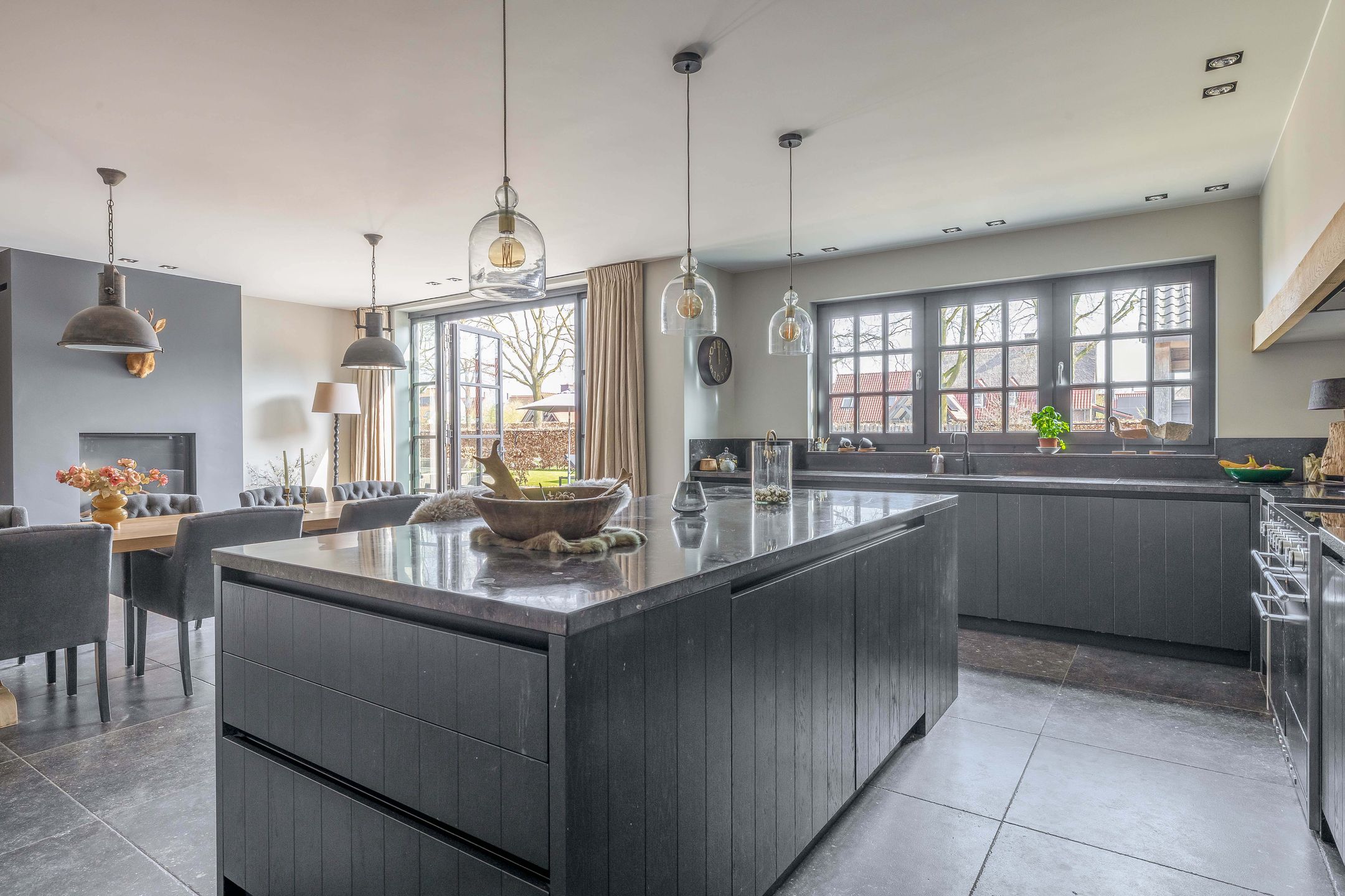 Luxury Villa-Style Farmhouse with Guest Accommodation and Swimming Pond in Helmond — 25