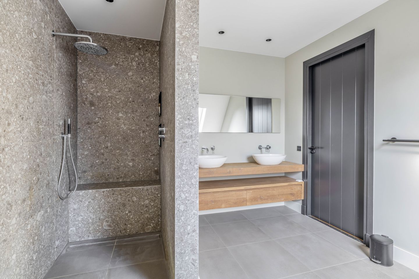 Luxury Villa-Style Farmhouse with Guest Accommodation and Swimming Pond in Helmond — 41