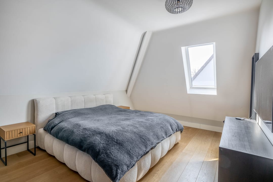 Luxury Villa-Style Farmhouse with Guest Accommodation and Swimming Pond in Helmond — 44