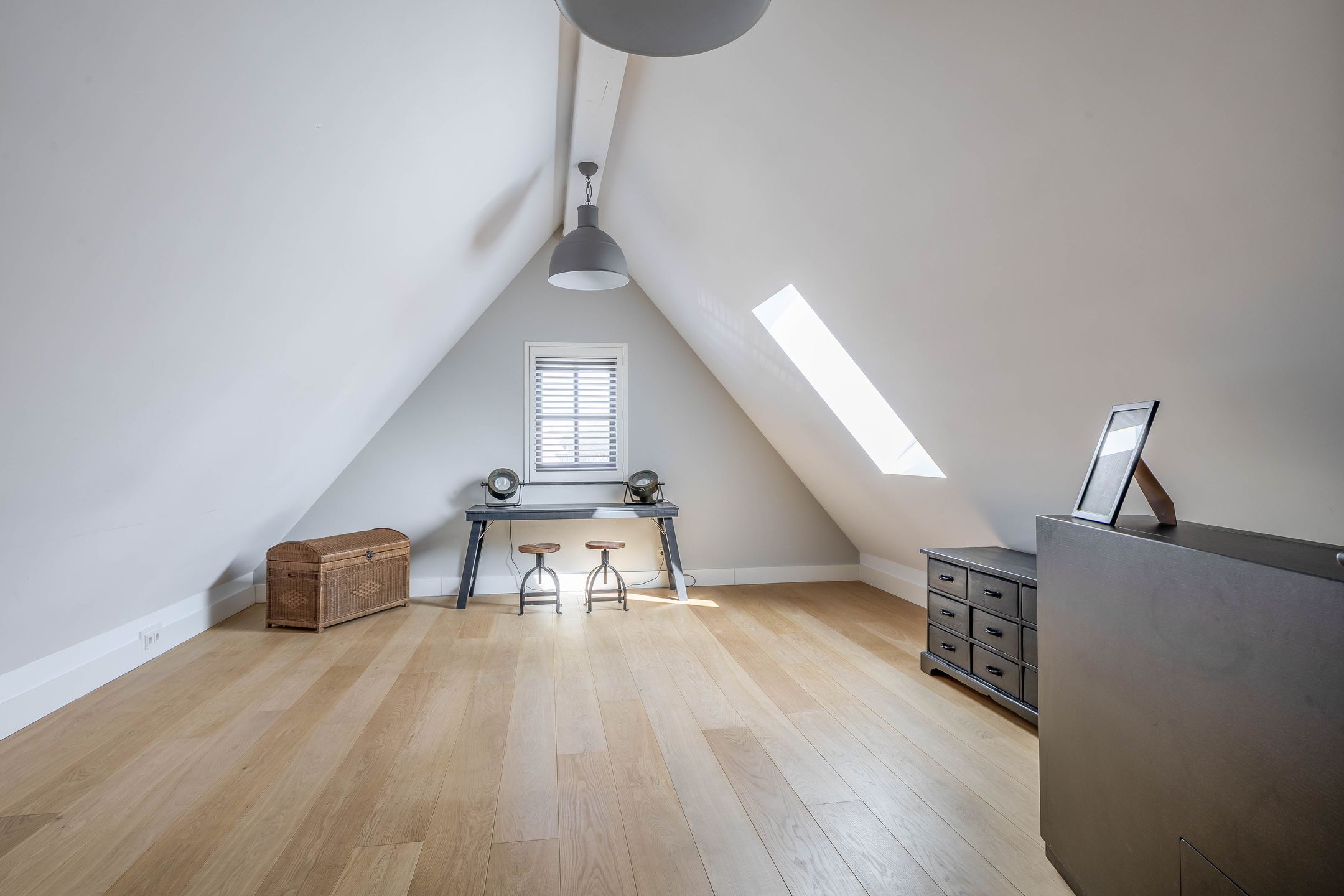 Luxury Villa-Style Farmhouse with Guest Accommodation and Swimming Pond in Helmond — 50