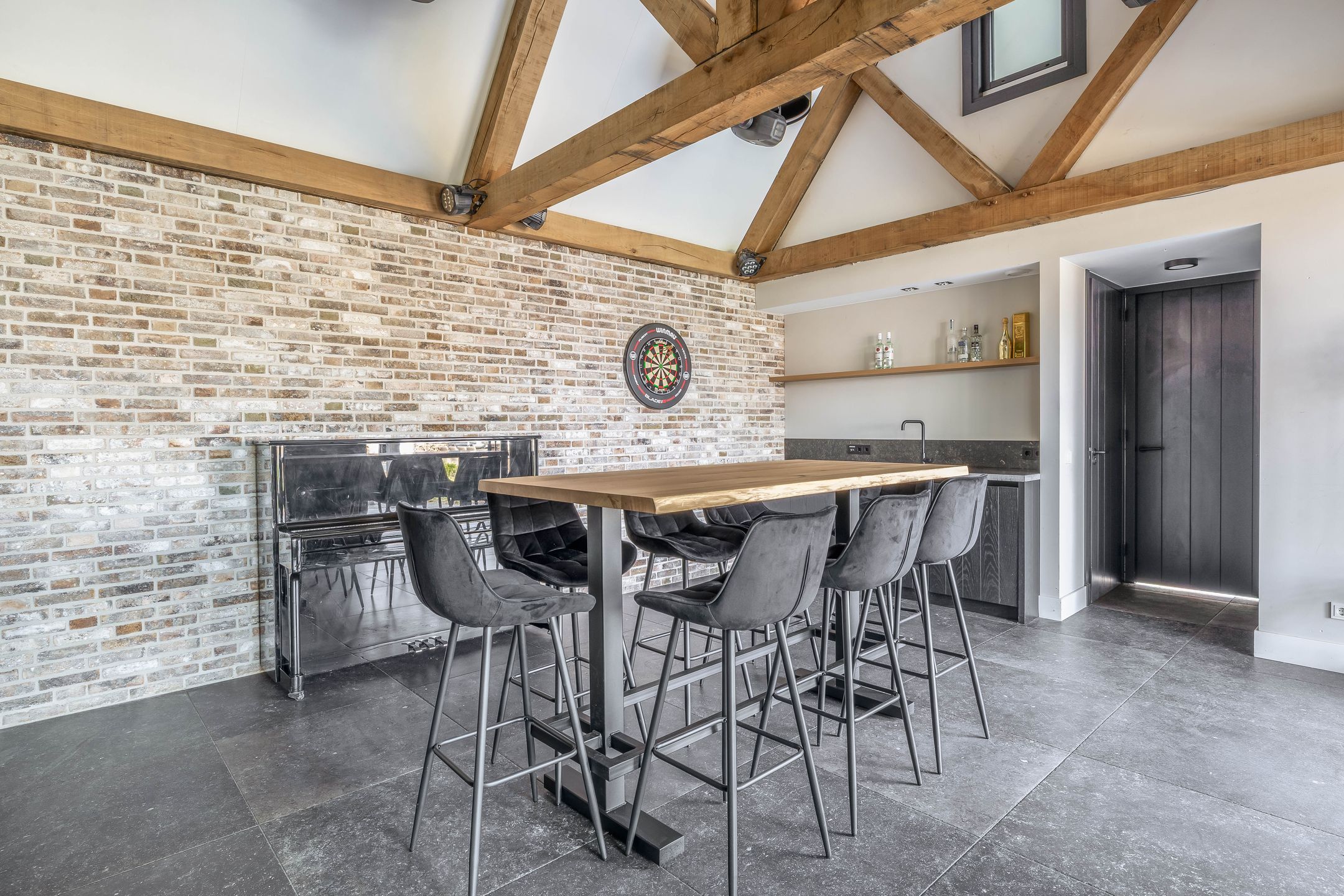 Luxury Villa-Style Farmhouse with Guest Accommodation and Swimming Pond in Helmond — 55