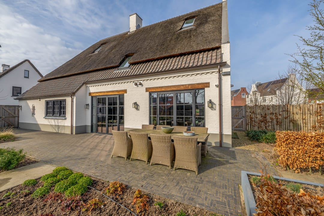Luxury Villa-Style Farmhouse with Guest Accommodation and Swimming Pond in Helmond — 70