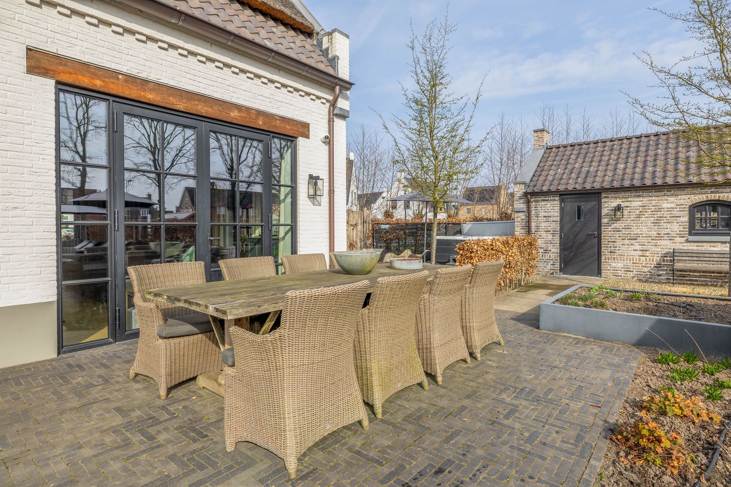 Luxury Villa-Style Farmhouse with Guest Accommodation and Swimming Pond in Helmond — 72