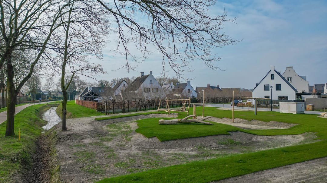 Luxury Villa-Style Farmhouse with Guest Accommodation and Swimming Pond in Helmond — 75