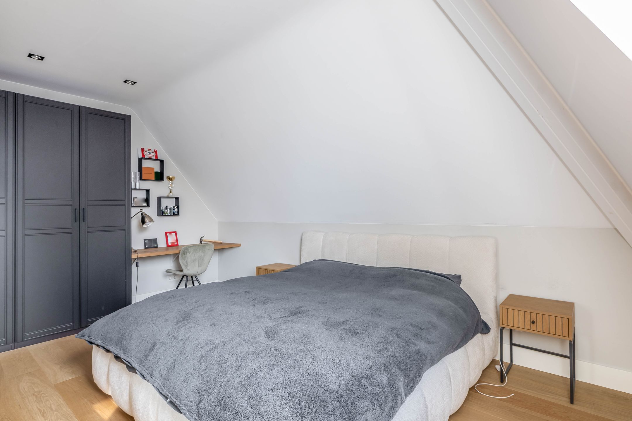 Luxury Villa-Style Farmhouse with Guest Accommodation and Swimming Pond in Helmond — 45