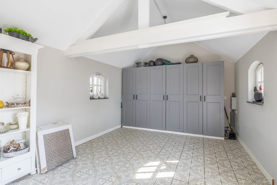 Luxury Villa-Style Farmhouse with Guest Accommodation and Swimming Pond in Helmond — 62